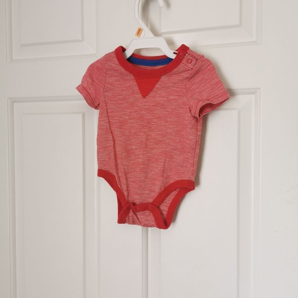 5/$10 Oshkosh B'gosh short sleeve onesie size 0-3 m